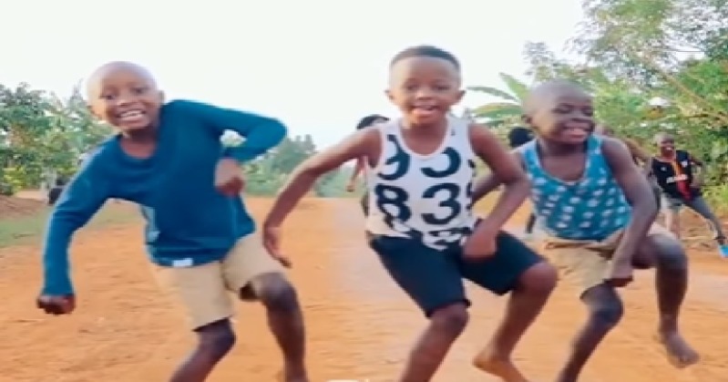 African Children Dance To 'Gallan Goodiyaan'