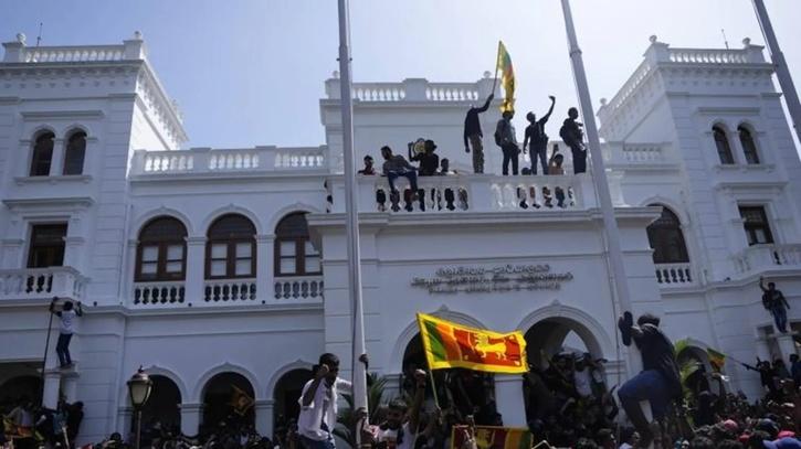 Menurut penyelidikan awal, setidaknya 1.000 barang berharga hilang, termasuk artefak langka. Menurut penyelidikan awal, setidaknya 1.000 barang berharga hilang, termasuk artefak langka.