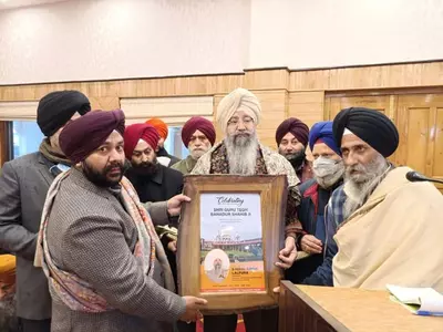 Kashmir Sikh Donate For Gurdwara 