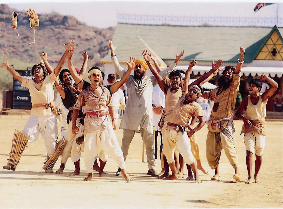 Учебники индии. Lagaan 2001. Однажды в Индии 2001. Однажды в Индии индийский фильм. Картинки из фильма Лагаан.