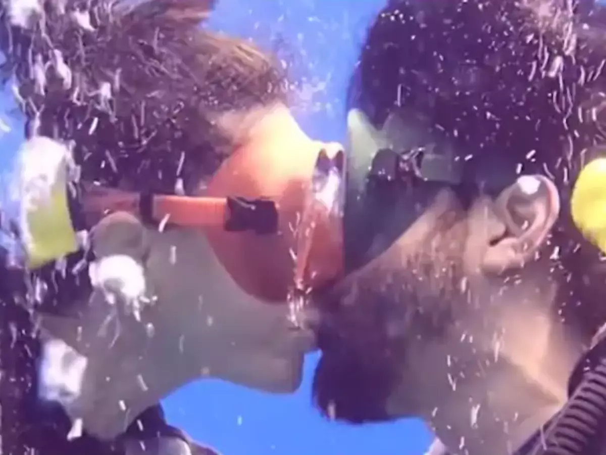 farhan akhtar underwater kiss farhan akhtar underwater kiss