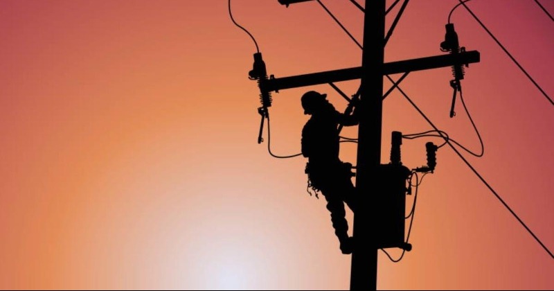 Lineman Cuts Off Power Supply To Bareilly Police Station After Being Fined By Cop