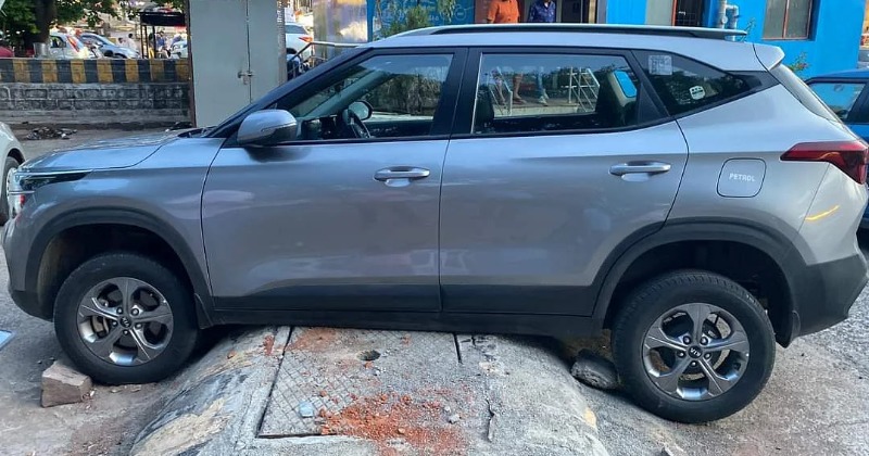 Car Gets Stuck On Speed Breaker In Bhopal