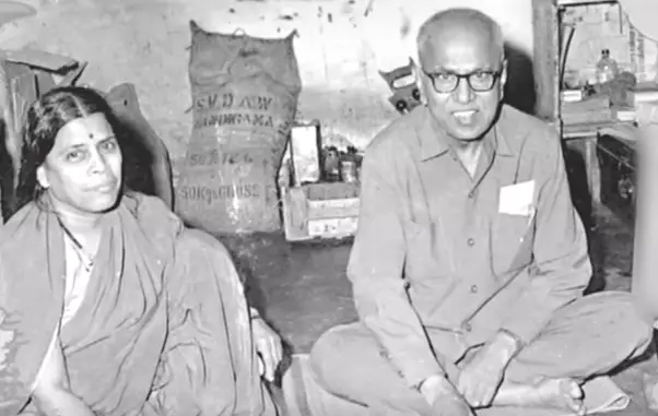 बिस्कुट बेच पढ़ाई करने वाला अनाथ, जिसने दिमाग लगाकर ₹50 में खड़ा कर ...