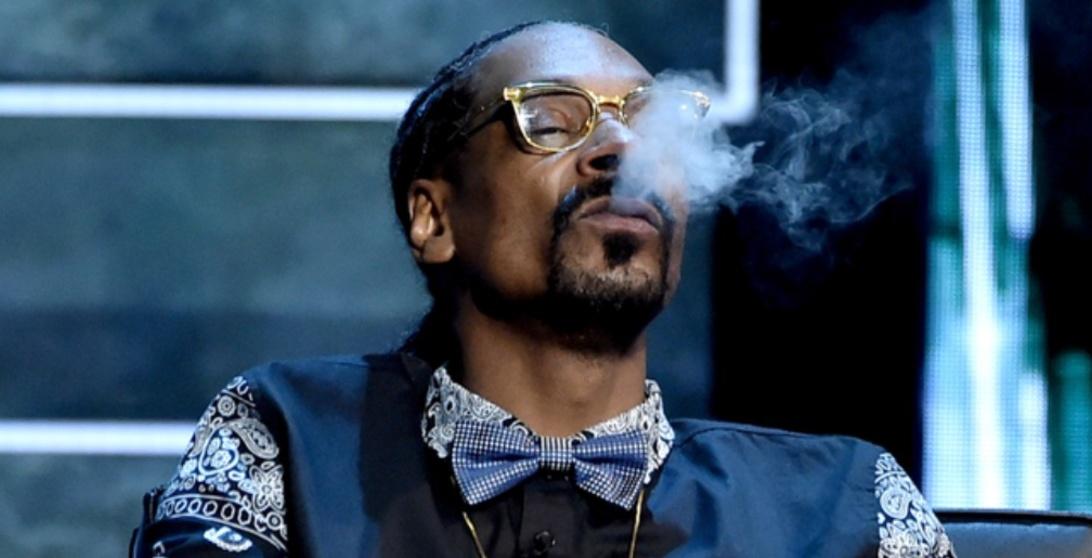 Snoop Dogg Gives Full Time Blunt Roller Pay Raise Due To Inflation