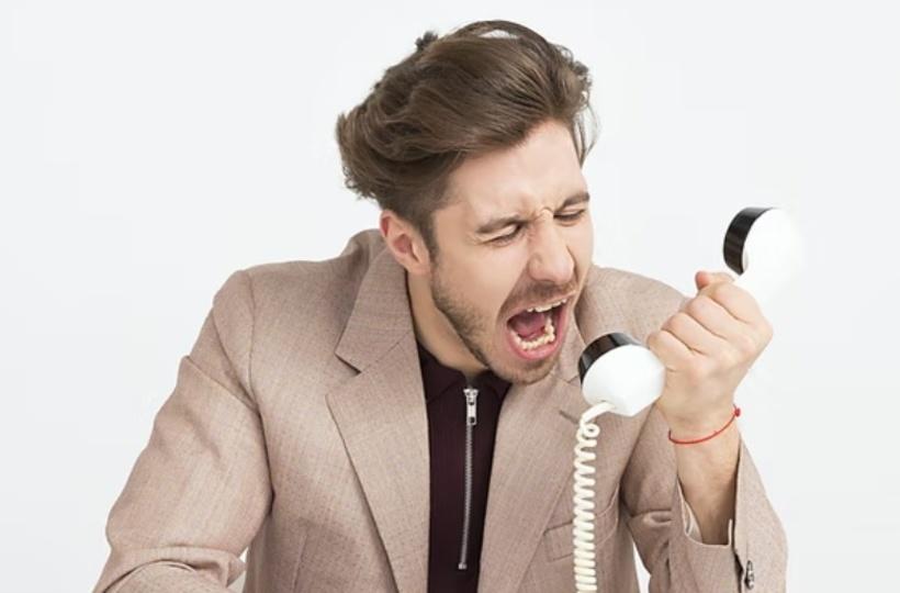 Boss offended as employee greets him with 'unprofessional Hey' on