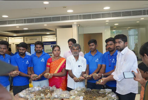 tamil nadu man buys car with 10 rupee coins 