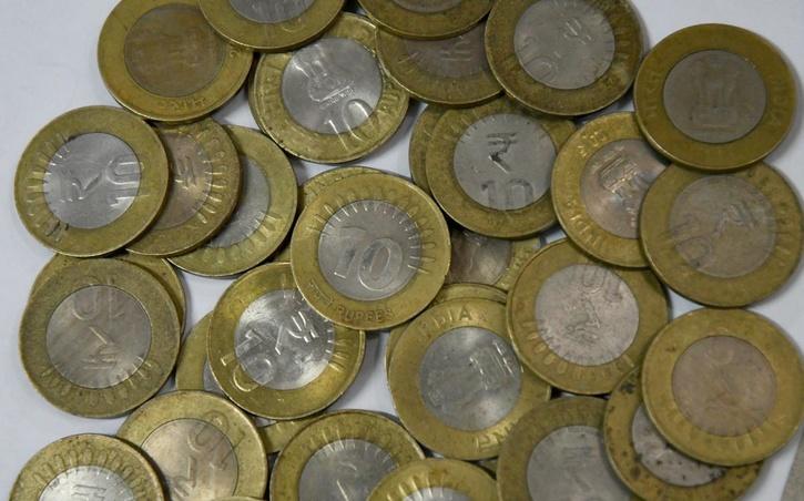 tamil nadu man buys car with 10 rupee coins 