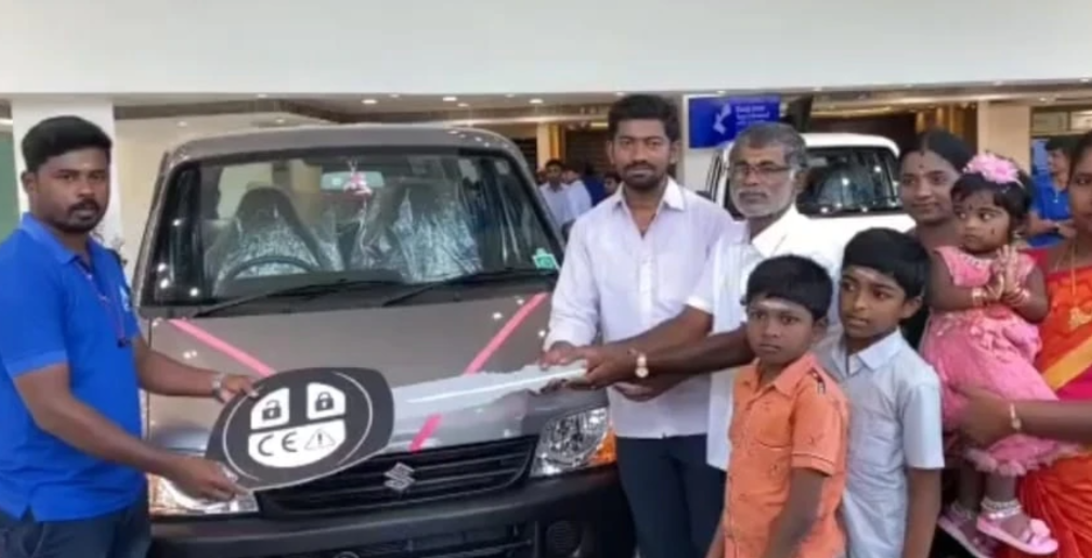 tamil nadu man buys car with 10 rupee coins 