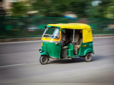 maharashtra autorikshaw driver shows son marksheet