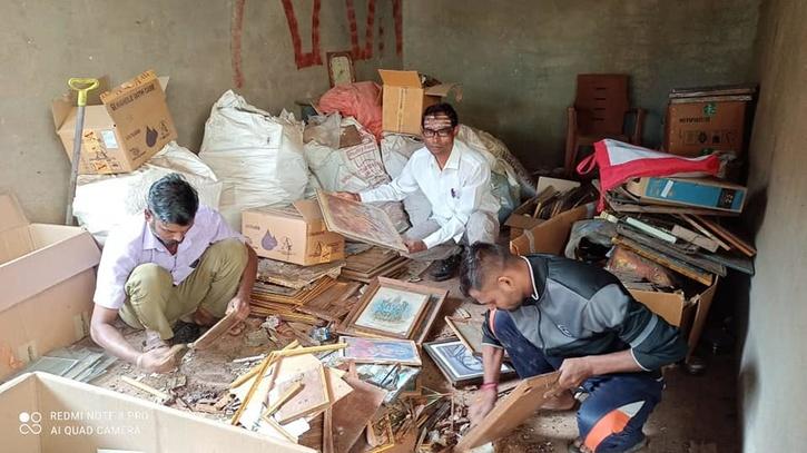 Veeresh Hiremath collects discarded photo frames of god 