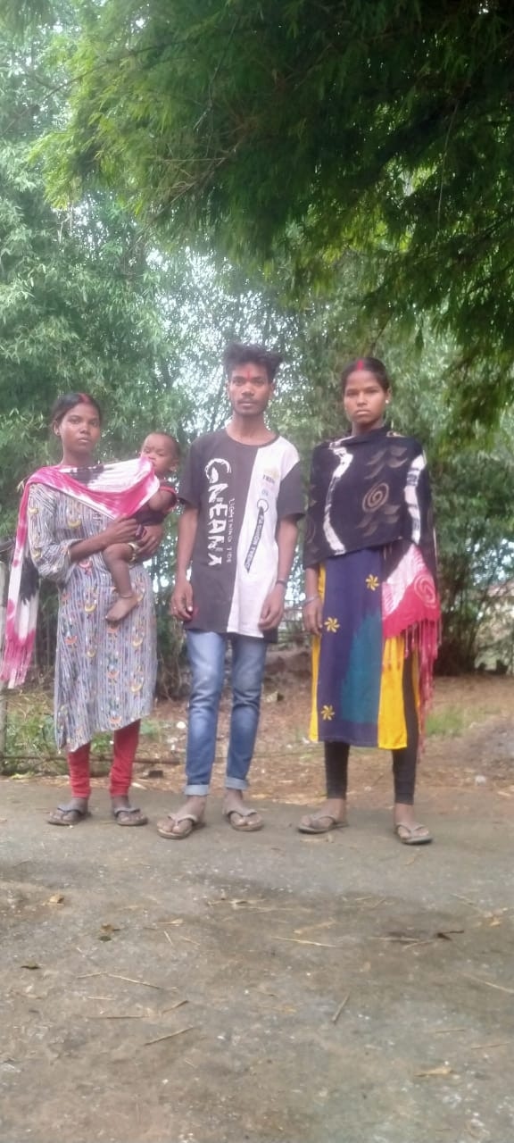 jharkhand man marries two women in one mandap 