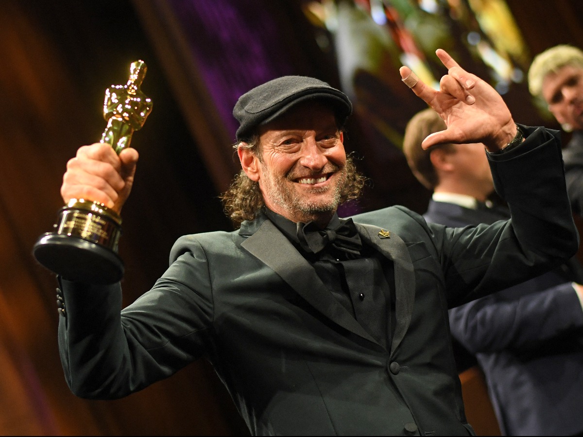 Deaf Actor Troy Kotsur Makes History By Winning Oscar Gets Standing Ovation In Sign Language 