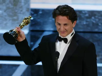 Sean Penn with his Oscar trophy in hand.