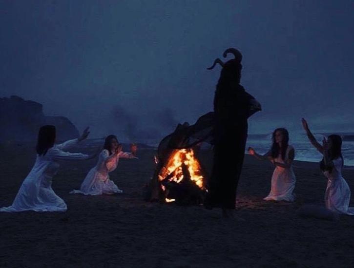 Ukrainian witches are seeking to hold a special three-step ritual to oust Russian President Vladimir Putin. 