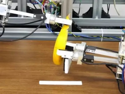 banana peeling robot