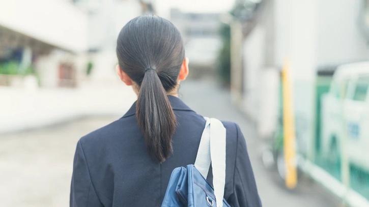 Sekolah-sekolah Jepang melarang kuncir kuda, menambah daftar aturan kejamnya.