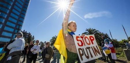 Protests against Russia in California