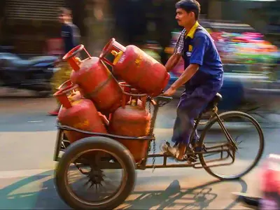 Domestic LPG Prices Hiked By Rs 50, Cooking Gas Has Became Expensive By Rs 384 In Two Years