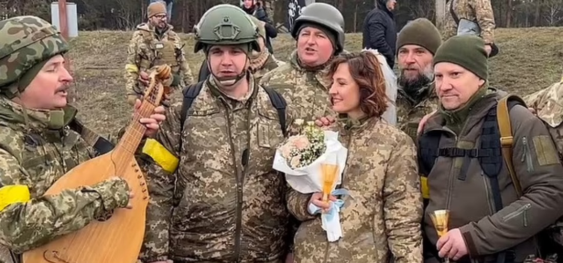 Ukrainian Couple Ties The Know In Military Uniform 1811