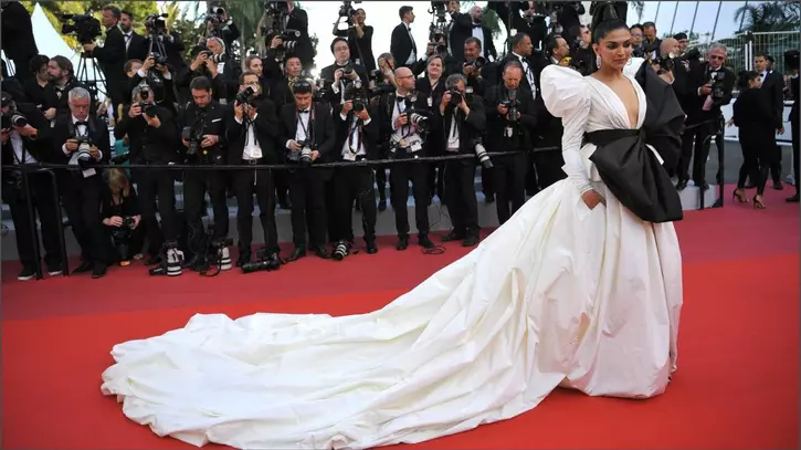 Rewind To Deepika Padukone & Aishwarya Rai's Red Carpet Look At Cannes