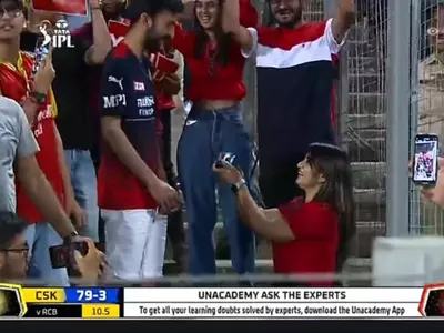a girl Propose to an RCB Fan 