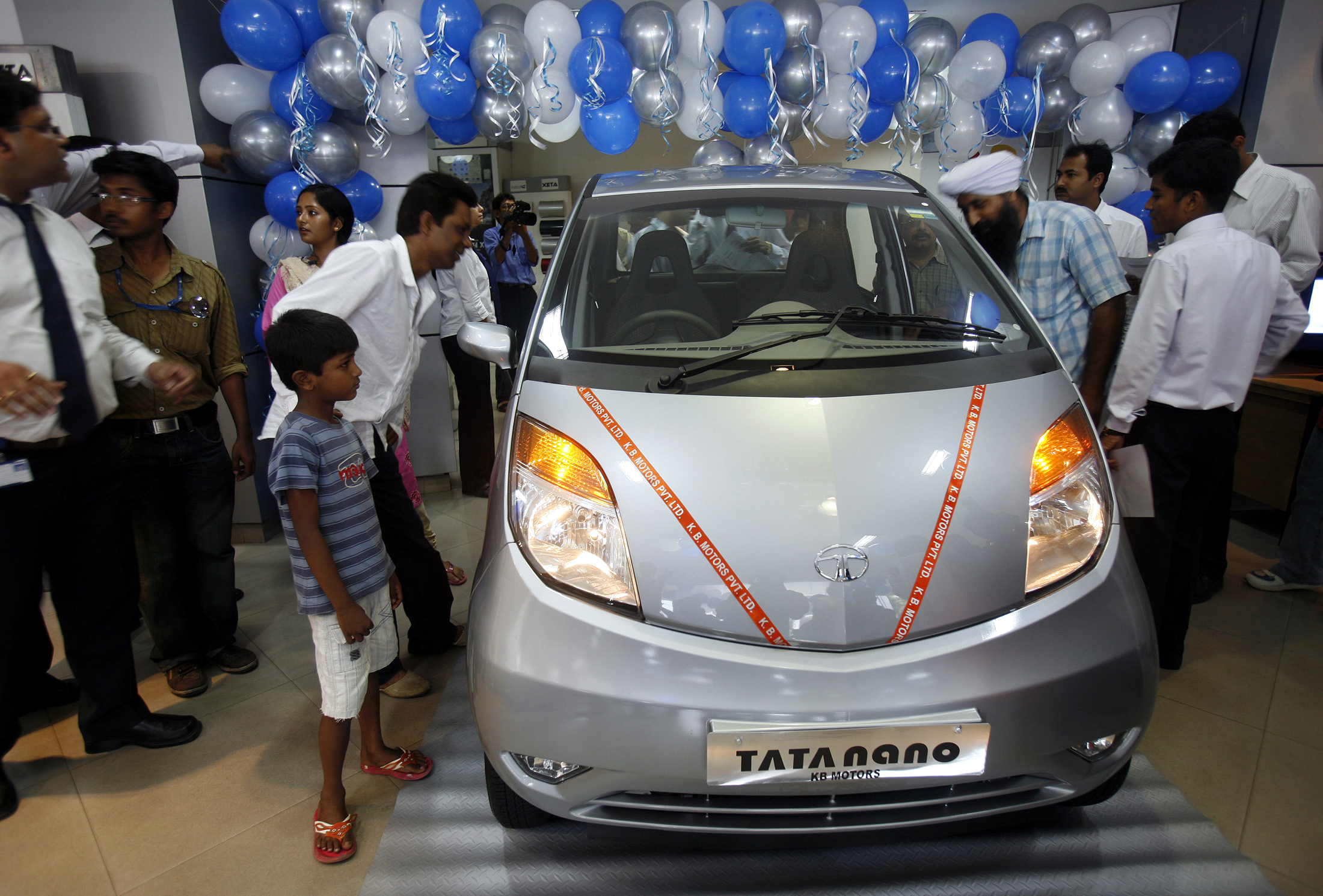 Ratan Tata Shares The Reason Why He Launched Nano; Internet Calls Him A ...