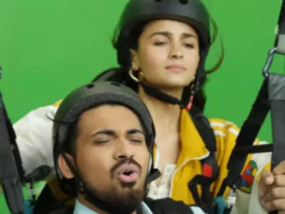 Vipin Sahu aka Land Kara De guy has bagged a chocolate advertisement with Alia Bhatt. He recreated the moment that made him an overnight sensation and it is hilarious.