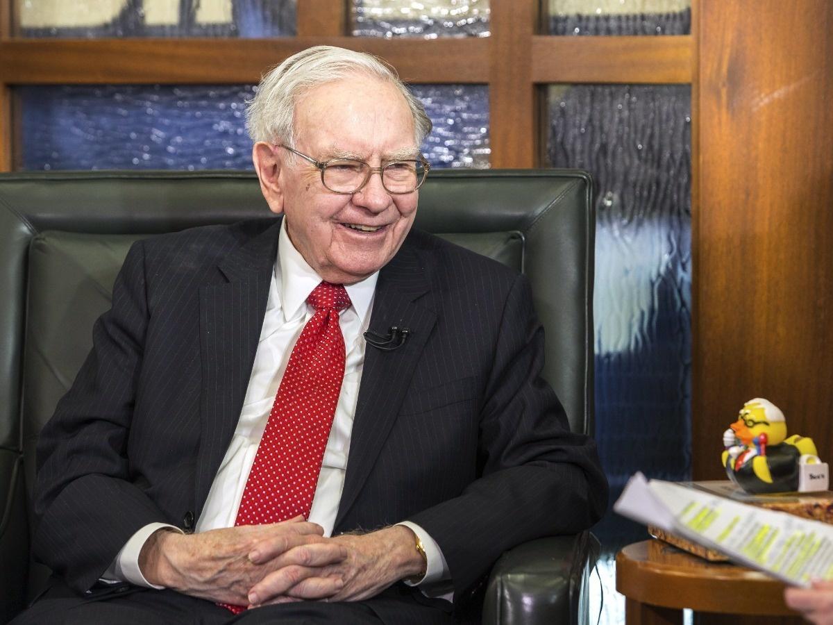 Paramount Global Stock Jumps After Warren Buffett Buys In – Deadline