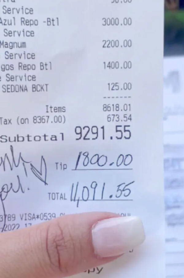 Bottle Service Waitress Reveals How Much She Earns In Just Tips