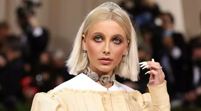 Emma chamberlain star choker discount