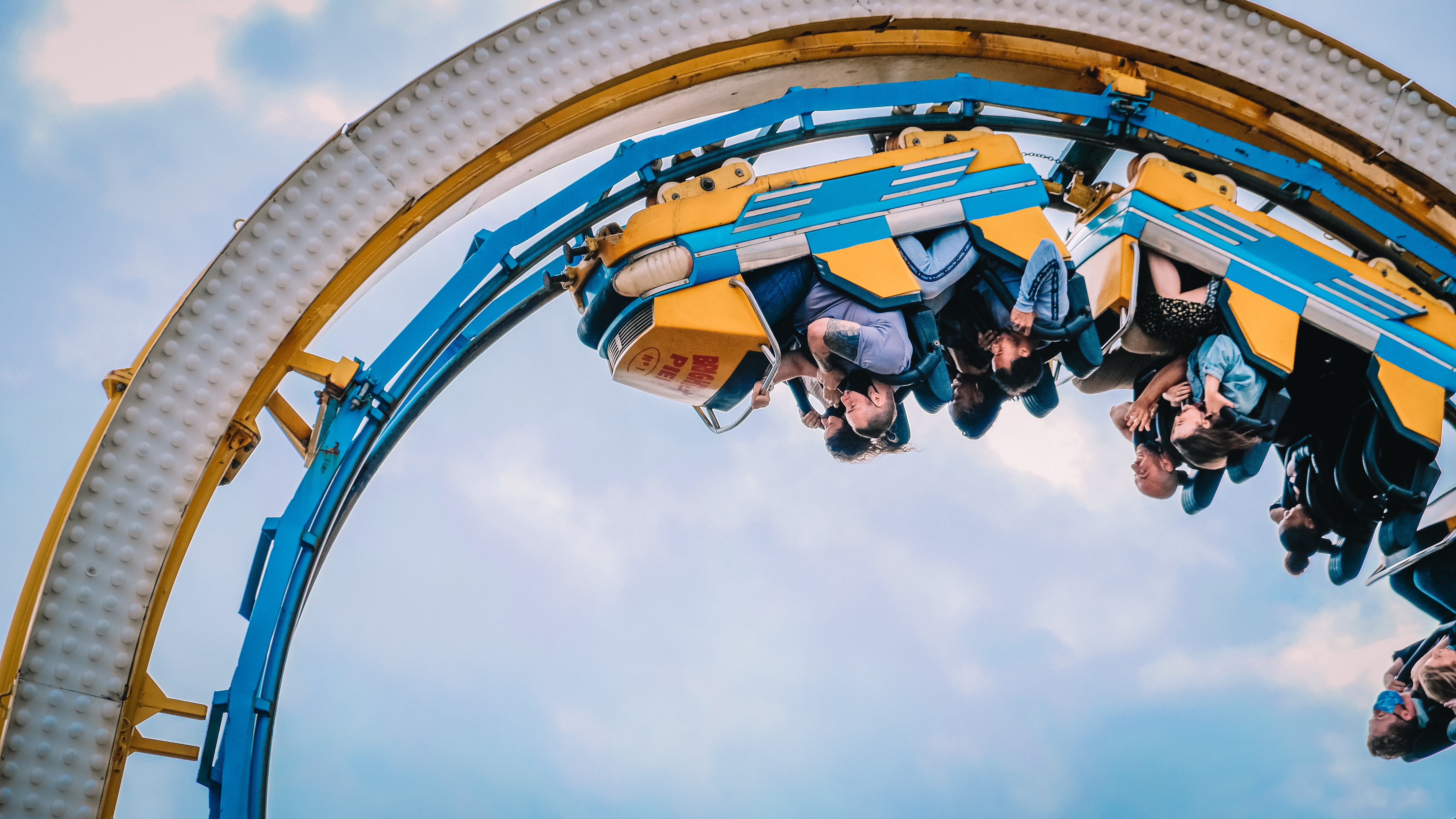 Rollercoaster In US Gets Stuck, Riders Left Hanging Upside Down For Nearly  45 Minutes