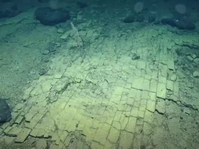 yellow brick road found under pacific ocean 