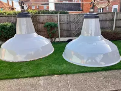 optical illusion giant lamps