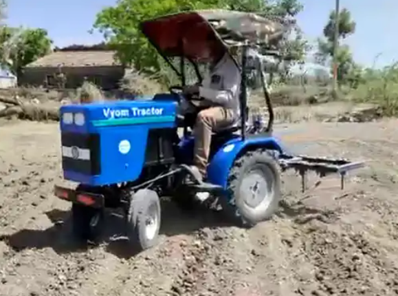 vyom tractor developed by gujarat farmer