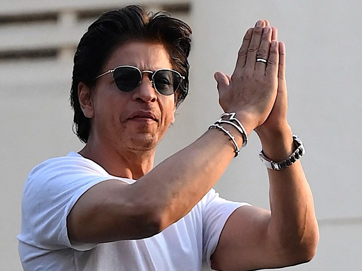 Sporting Long Locks And A Wrist Full Of Bracelets, A Shirtless And Shredded Shah  Rukh Khan Is All Everybody Is Looking At While Waiting For Pathaan