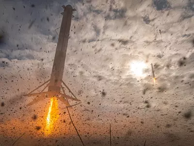 Photographer Captures Close-Up Of Two SpaceX Falcon Rockets Landing
