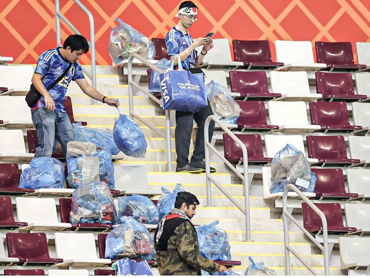 FIFA World Cup 2022 Japanese Fans Help Clean Up Stadium After Japans Dramatic Win Over Germany