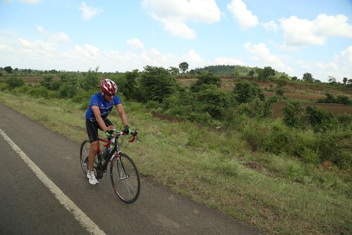 This 66-Year-Old Delhi Man Is Cycling Over 6000 km To Support Education ...