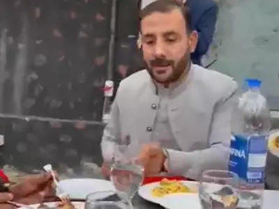 Pakistani Man Helps Indian Family