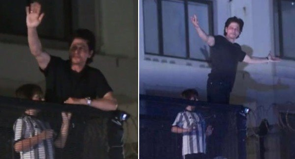 SRK Blows Kisses At Fans From His Balcony In Rare Midnight Appearance On His B