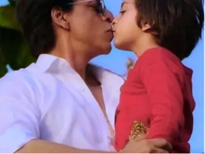 A Fan Once Asked Shah Rukh Khan 'Why R Is Capital In AbRam?', His Reply Won Over The Internet