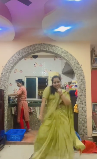 daughter in law dance mother in law reacts viral video