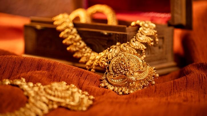 Though the accused had stolen the jewellery worth Rs 20 lakh, he returned the ornaments worth Rs 5 lakh only. 