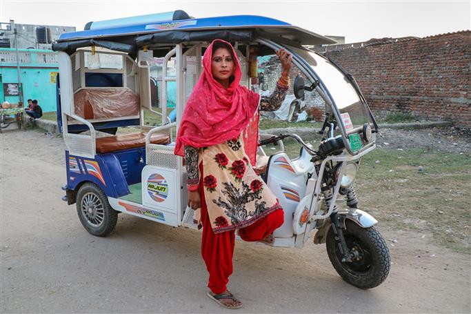 Seema devi jammu kashmir first female e rickshaw driver