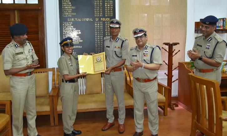 woman policeman breast-fed a newborn