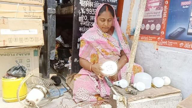 गृहणी से पहली महिला Electrician बनी बिहार की सीता देवी, 'मर्दों के काम' को बनाया अपना