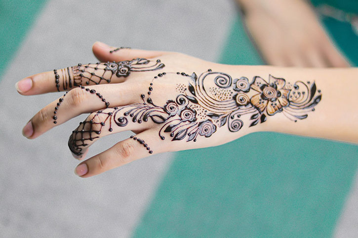 Karwa Chauth 2022: Best Wishes, Mehndi Design, Images To Share With ...