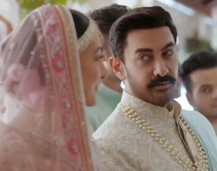 LSC Actor Aamir Khan Accused Of Mocking Hindu Traditions In Latest Bank Ad With Kiara Advani