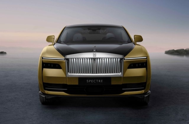 Rolls Royces 400000 SUV helps carmaker set sales record in 2019